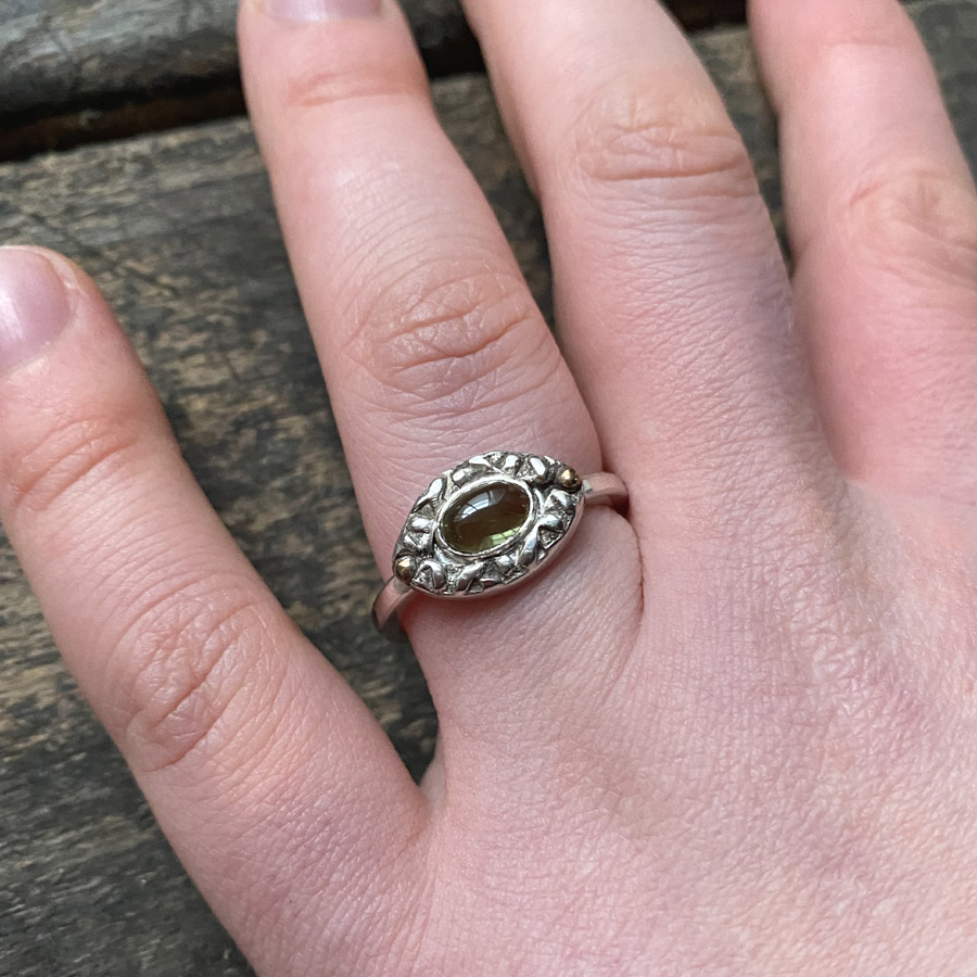 Peridot Oval Ring CDLT17 - Image 3