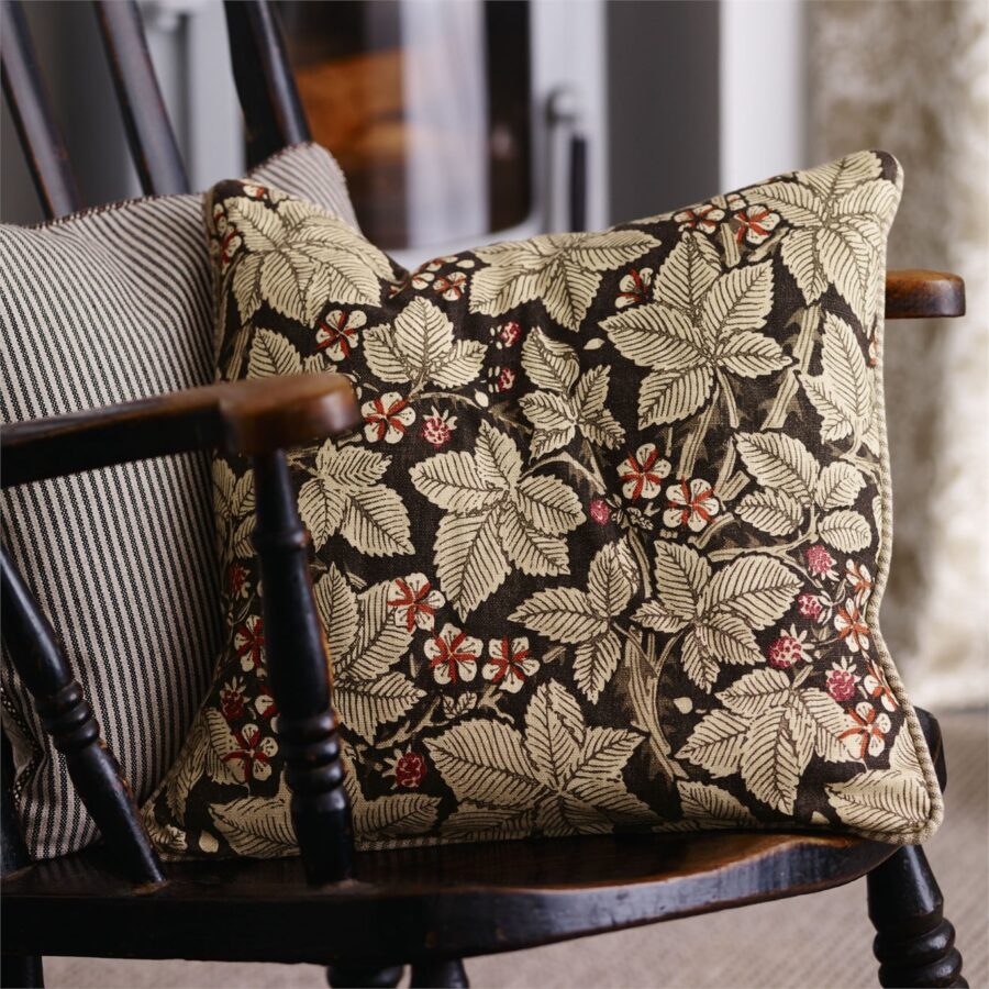 William Morris Bramble - Indigo and Mineral - Image 5