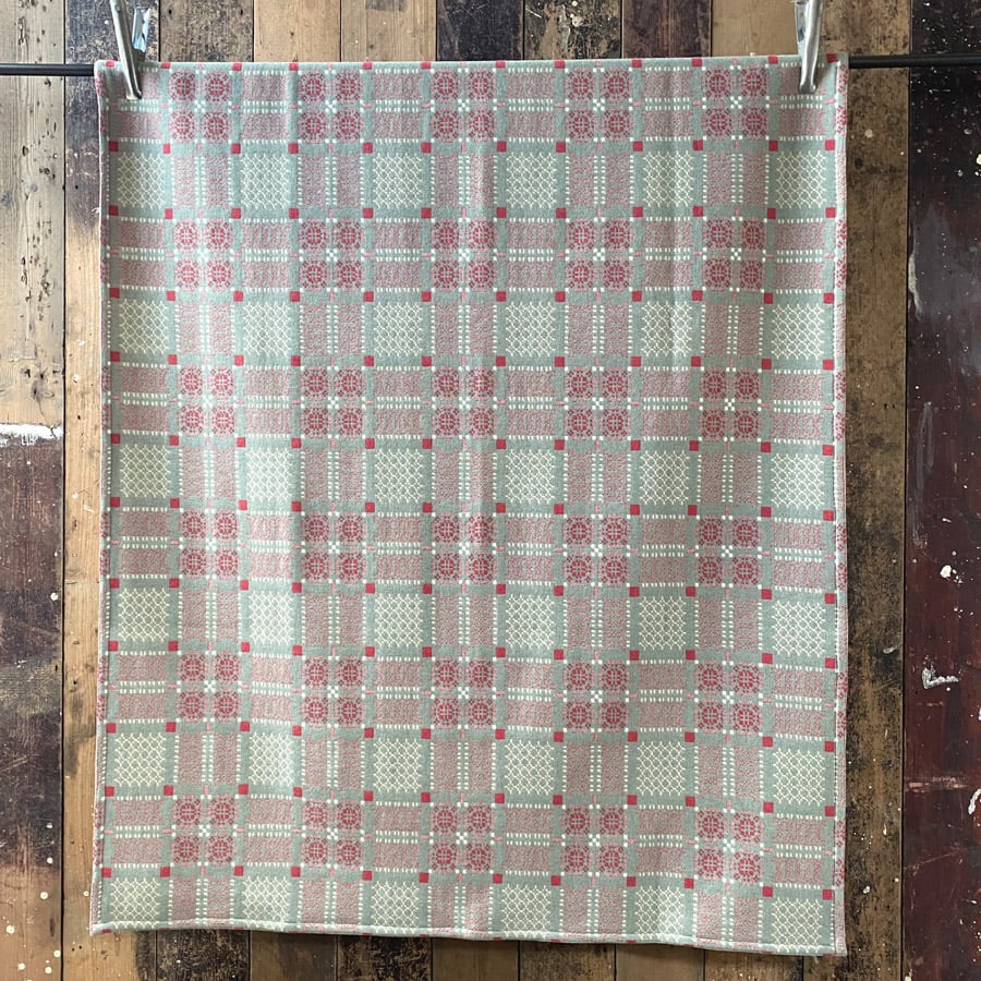 Knot Garden Welsh Throw/Single - Rhubarb - Image 4