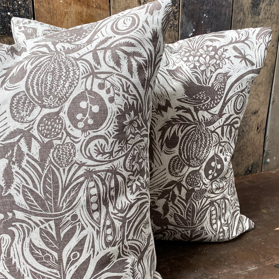 SQUIRREL AND SUNFLOWER CUSHION - CHARCOAL