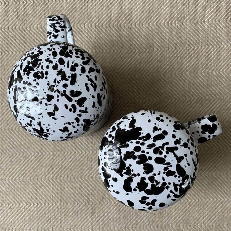 Enamelware Salt and Pepper Shaker Set - Image 2