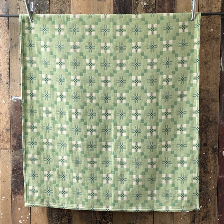 St David's Cross Welsh Throw - Deilin Green - Image 4