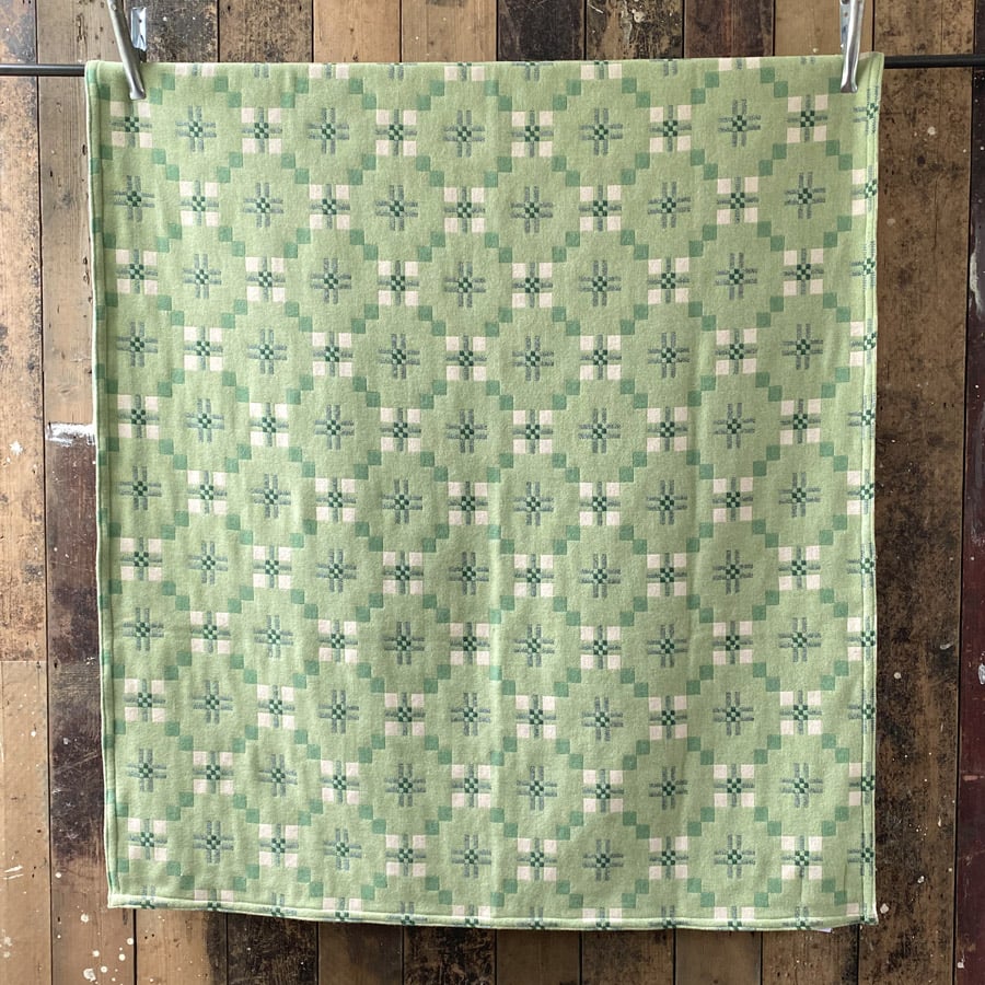 St David's Cross Welsh Throw - Deilin Green - Image 4