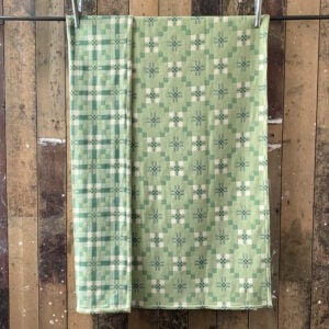St David's Cross Welsh Throw - Deilin Green - Image 5