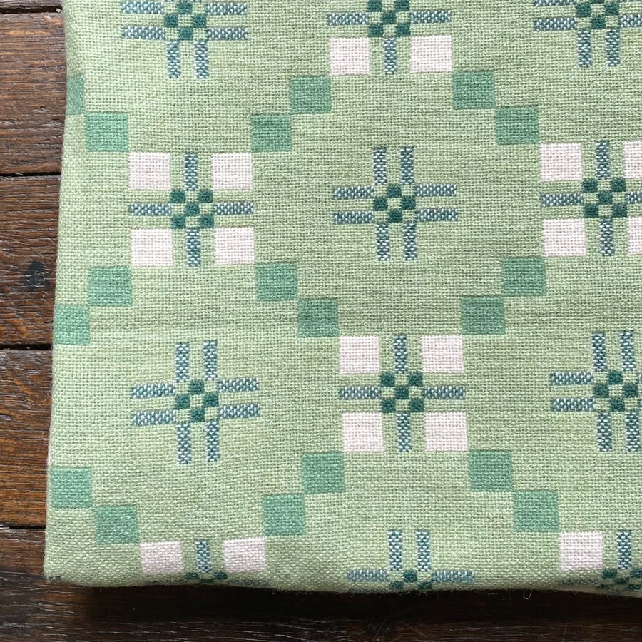 St David's Cross Welsh Throw - Deilin Green