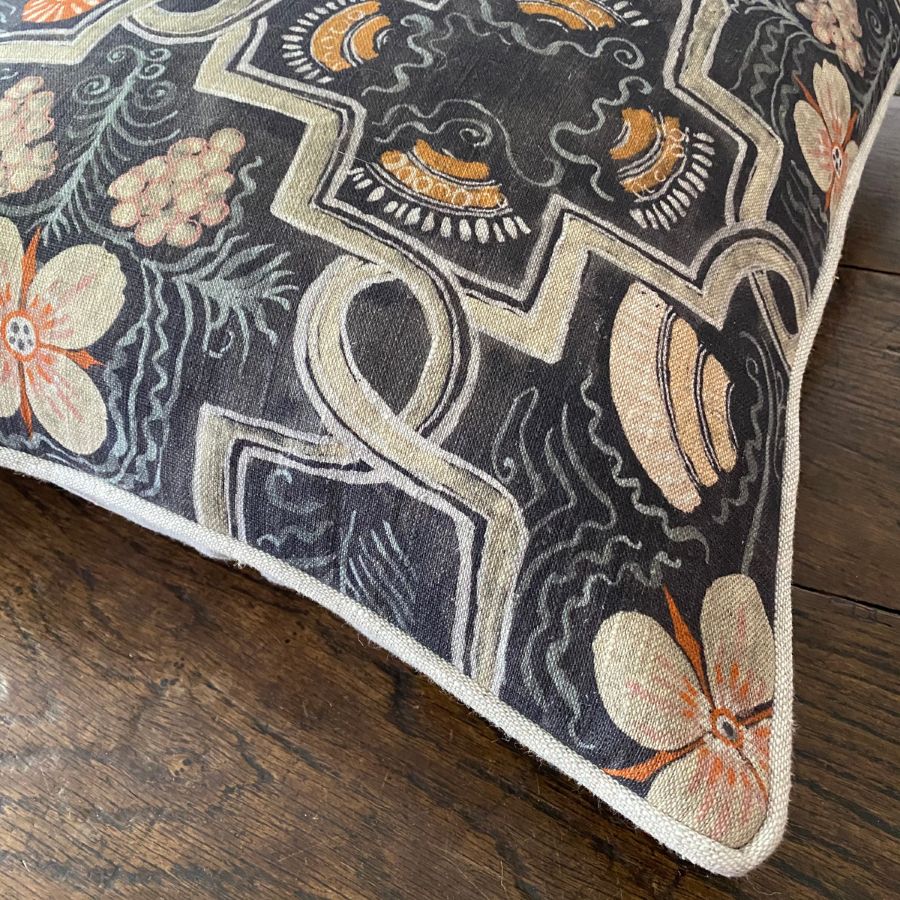 Ledbury Elizabethan Linen Cushion - Image 2