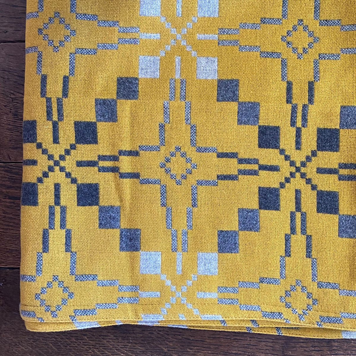 Vintage Star Welsh Throw - Gorse - Image 1