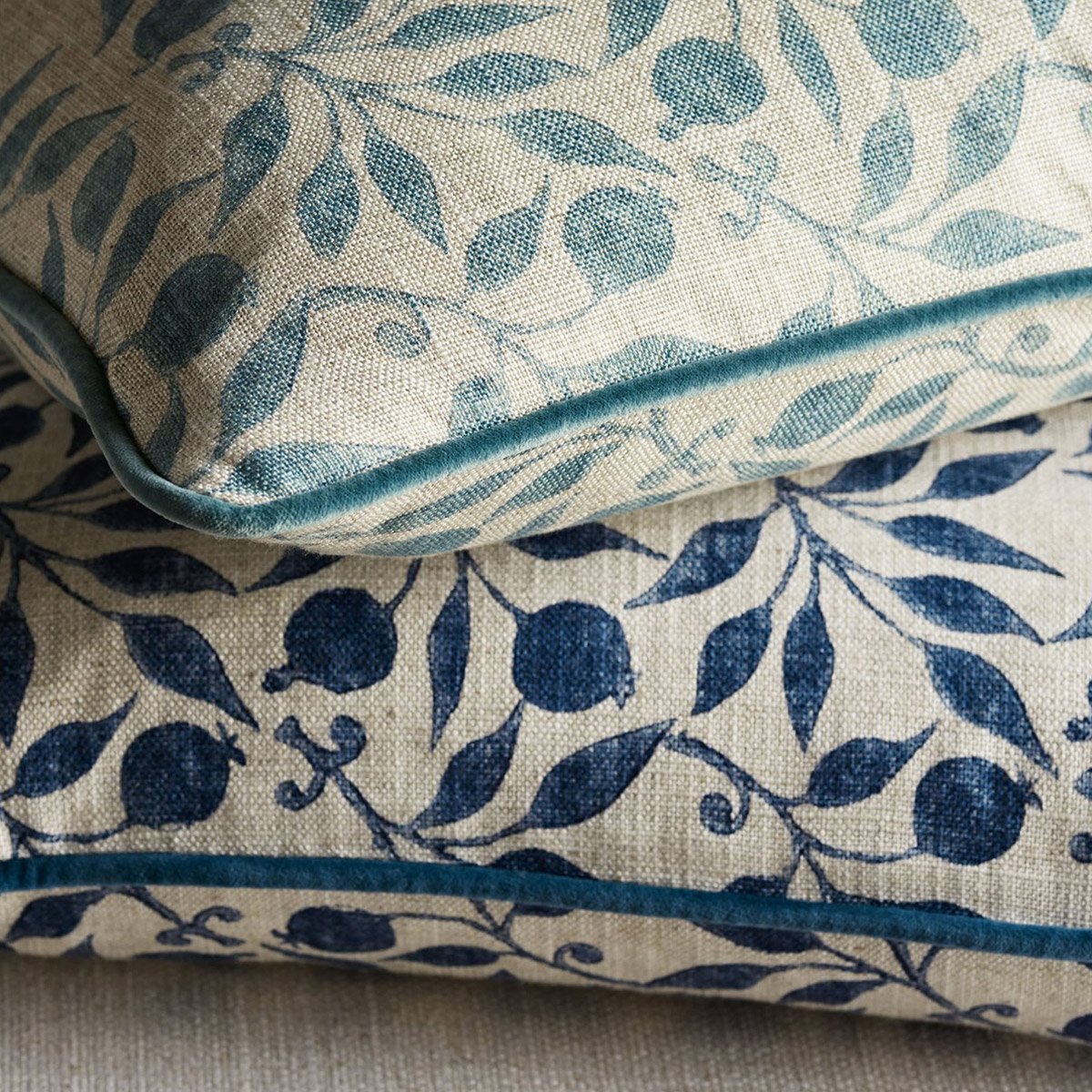 William Morris Rosehip - Indigo - Image 4