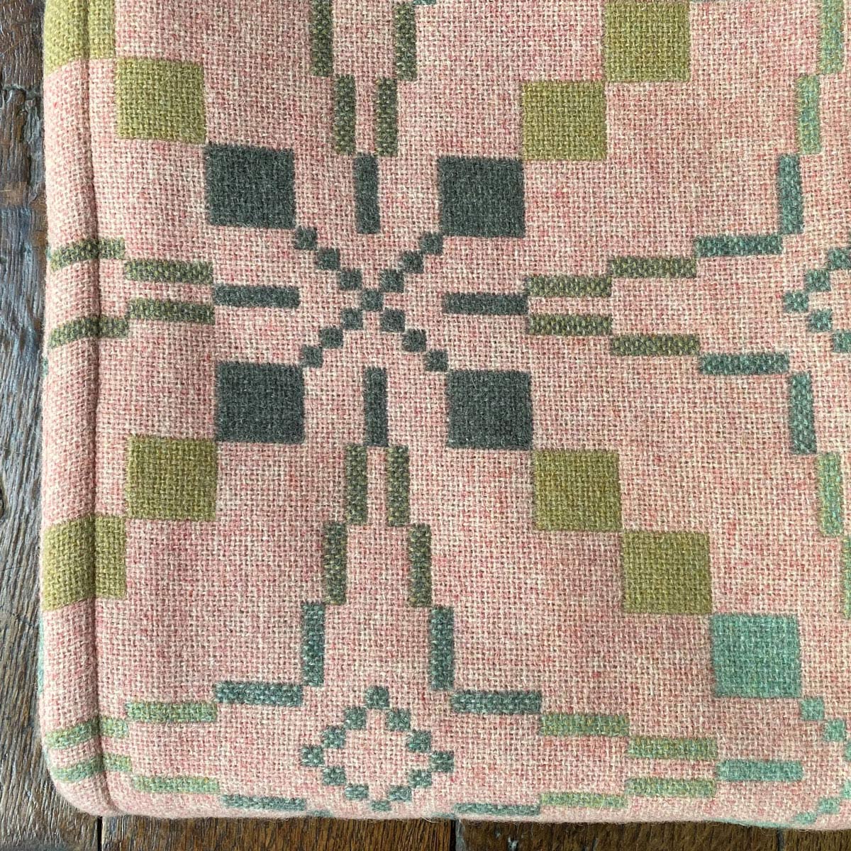 Vintage Star Welsh Throw - Blossom - Image 1