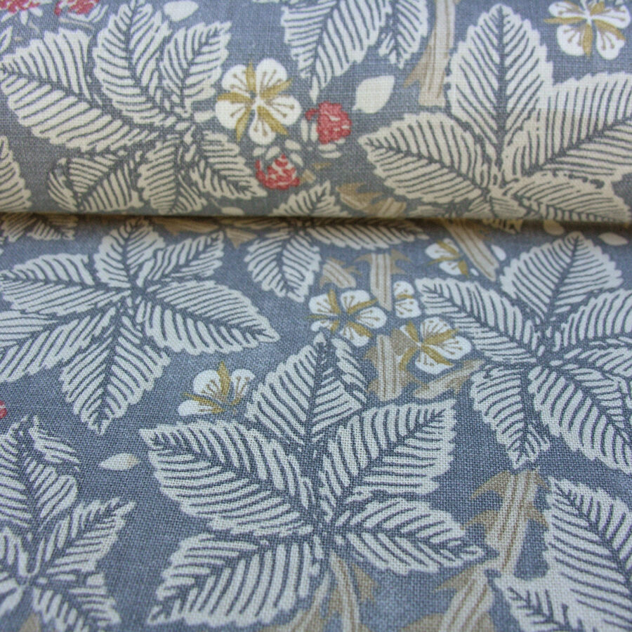 William Morris Bramble - Light Blue and Red - Image 3