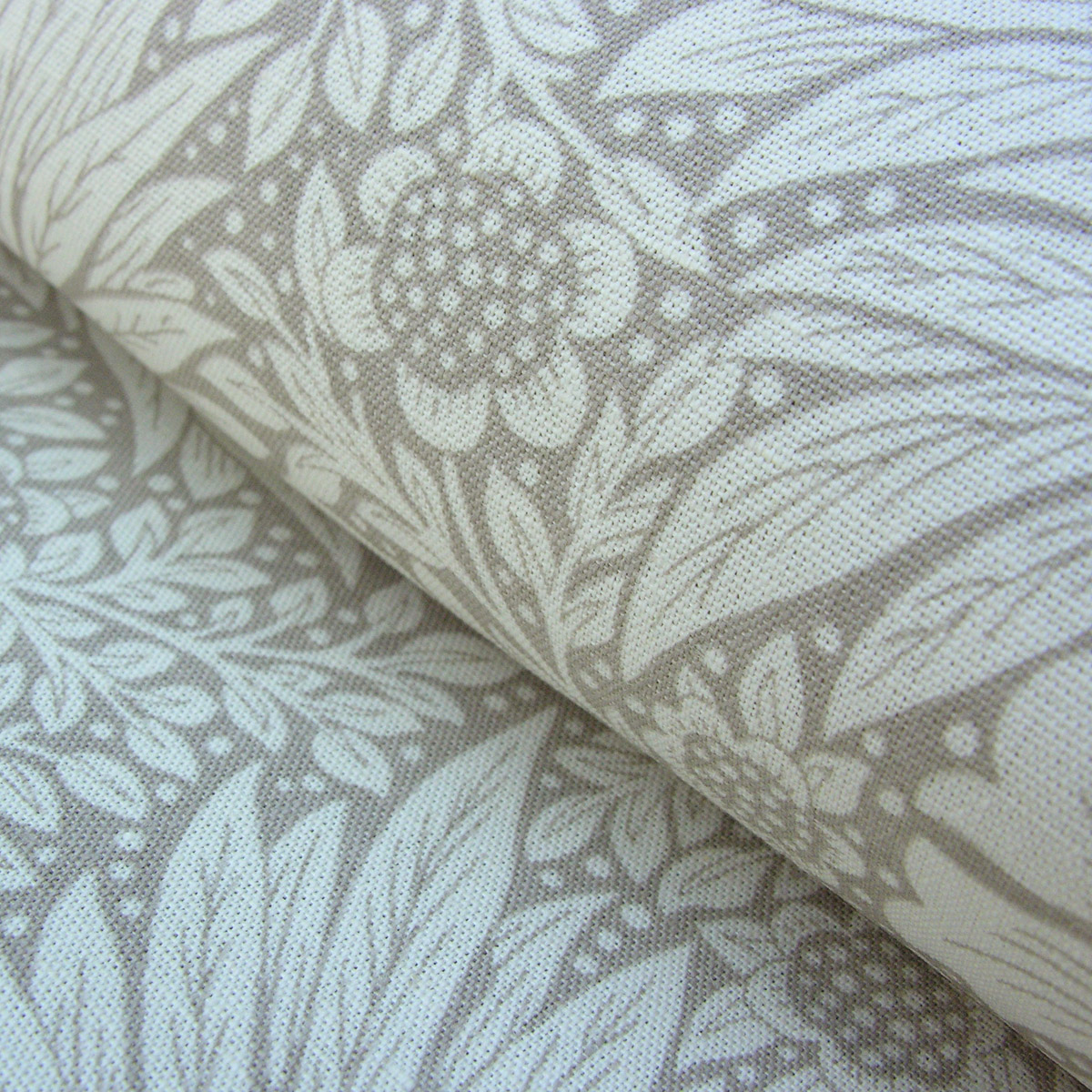 William Morris Marigold - Linen and Ivory - Image 1