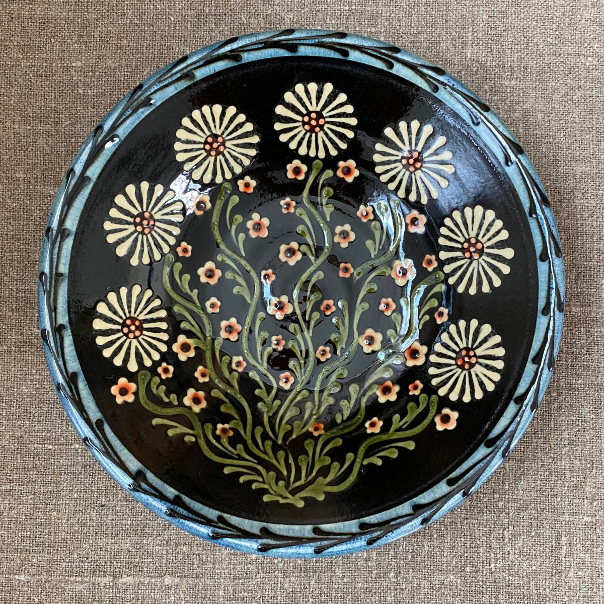 Paul Young Slipware Large Daisy Bowl PYLD1 - Image 4