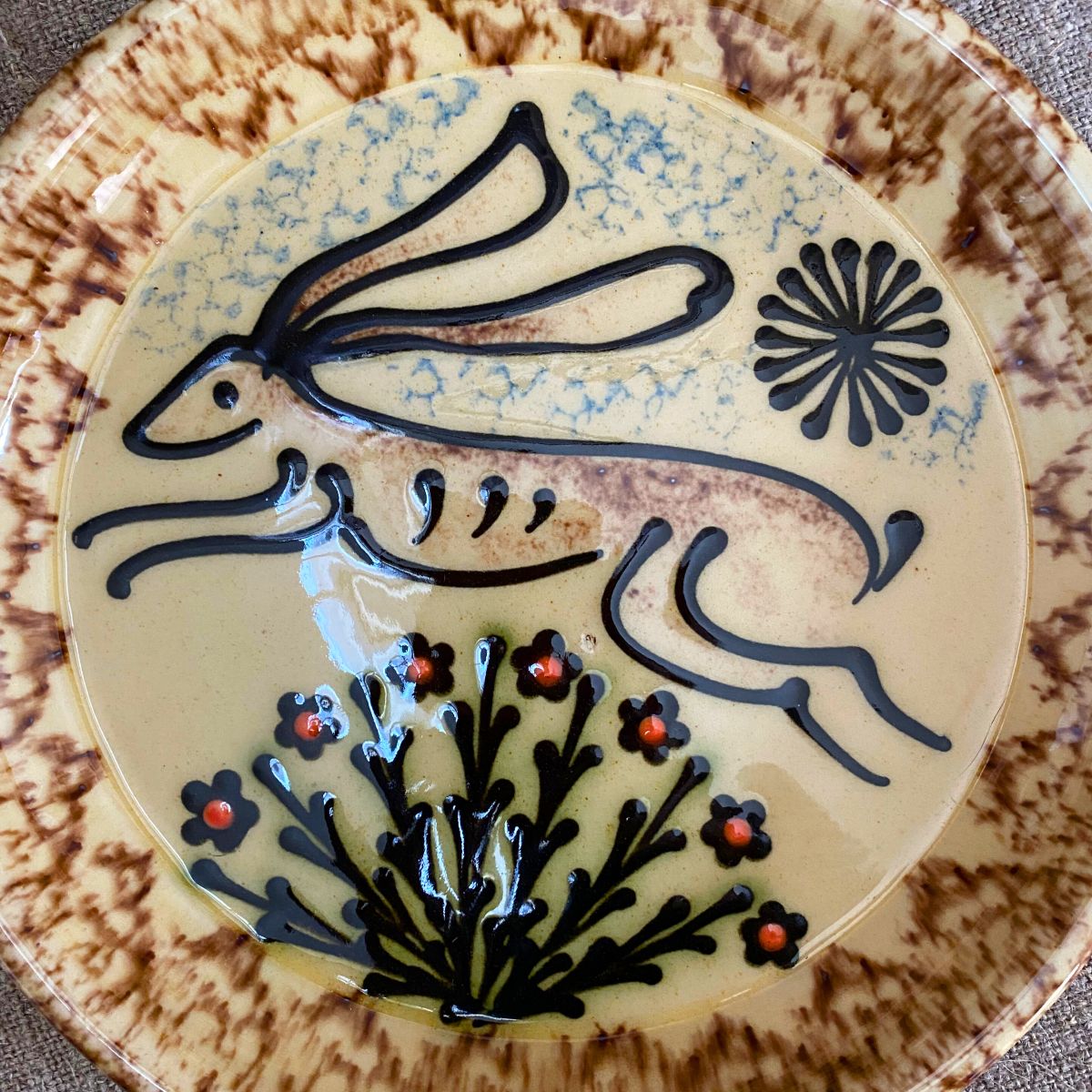Paul Young Slipware Plate - Hare PYPL2 - Image 4