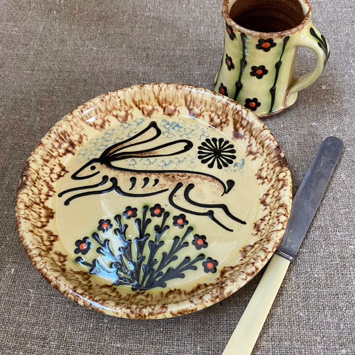 Paul Young Slipware Plate - Hare PYPL2 - Image 5