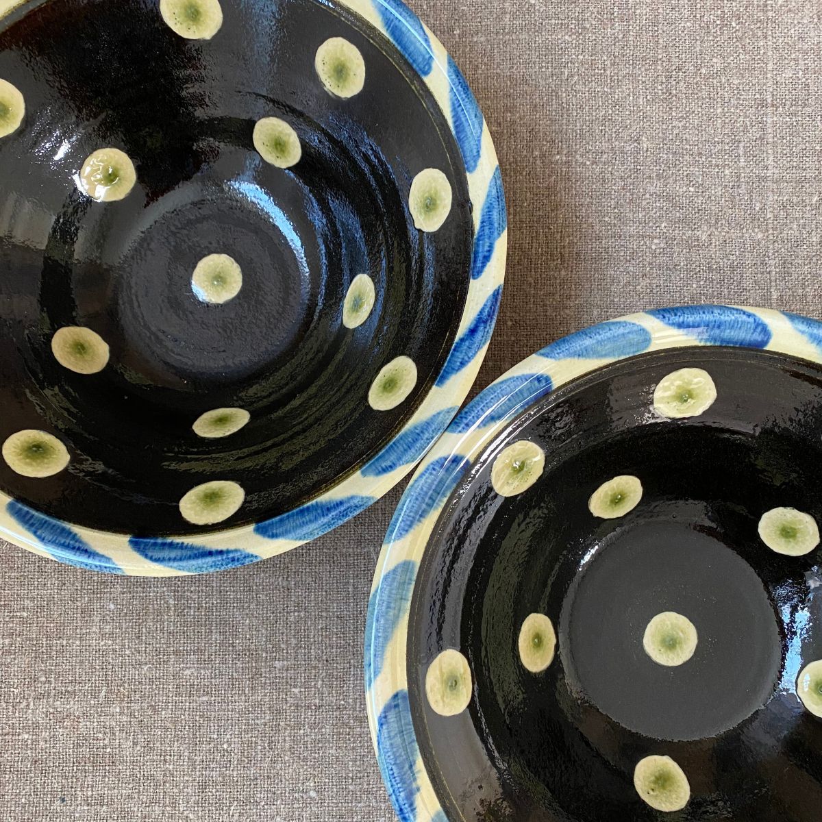 Paul Young Slipware Large Spotty Pancheon PYSP - Image 4