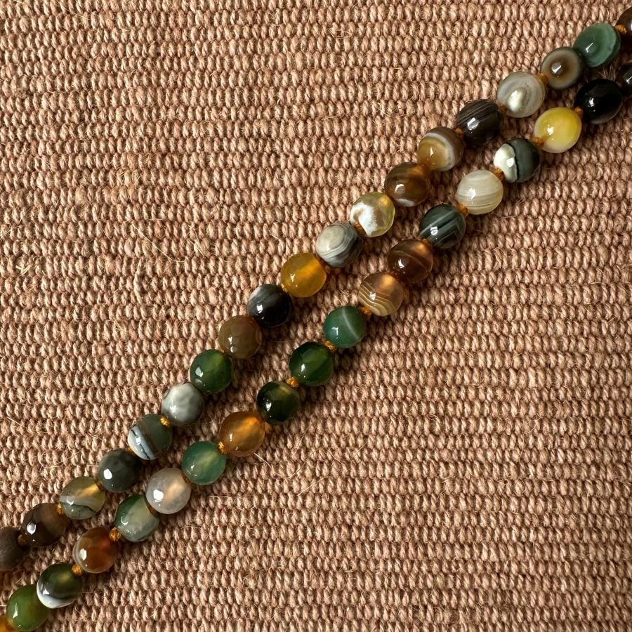 Silver arch necklace with agate beads
