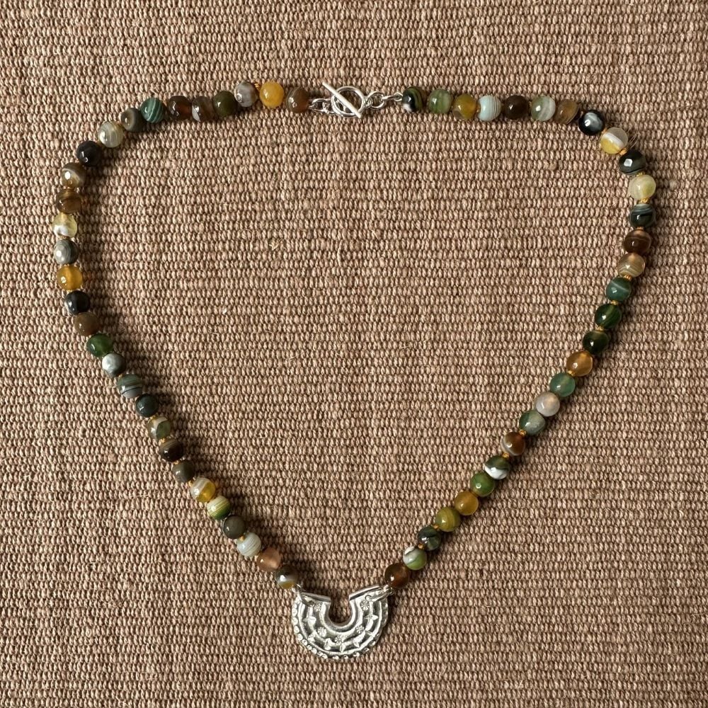Silver Arch Necklace with Agate beads M19 - Image 2