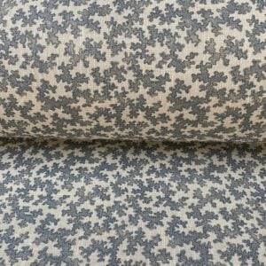 A small scale patterned fabric with a blue sinuous print