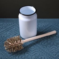 Loo Brush in Enamelled Pot