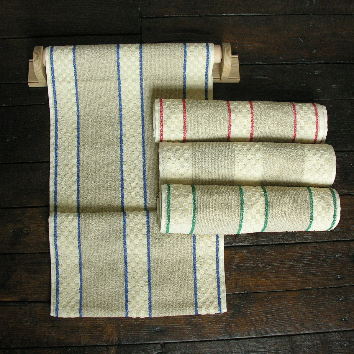 Oak Roller Towel Rail Tinsmiths