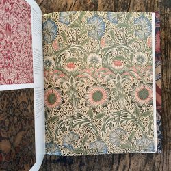 William Morris Textiles by Linda Parry