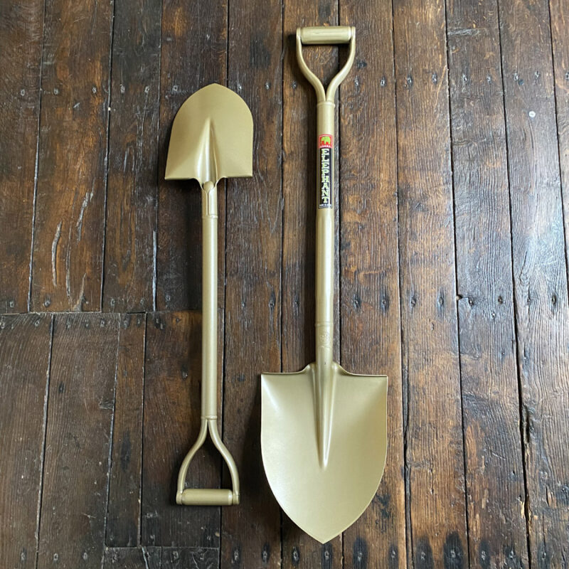 These fabulously golden spades are incredibly strong and sharp, yet surprising light. Ideal for general purpose digging in the garden or DIY jobs such as mixing cement.