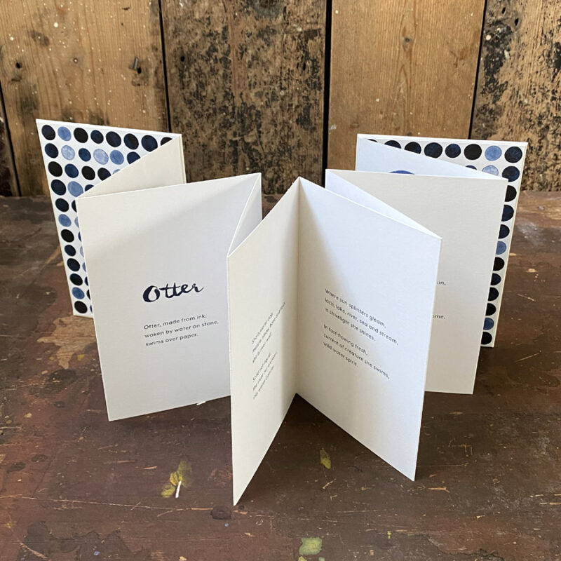 Accordion Book Otter by Jackie Morris - Image 3