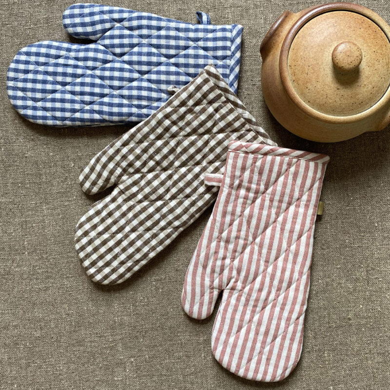 Gingham Oven Glove - Image 2
